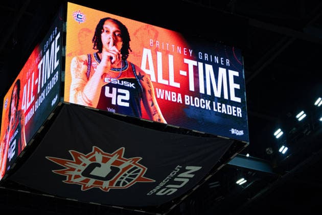 UNCASVILLE, CT - JUNE 22: Brittney Griner All-Time WNBA, Basketball Damen, USA Block Leader? is shown on the jumbotron during the WNBA game between the Chicago Sky and the Connecticut Sun on June 22, 2026 at Mohegan Sun Arena in Uncasville, CT. Griner recorded her 878th career block during the game to become the WNBA™s all-time career block leader. (Photo by Erica Denhoff Icon Sportswire) WNBA: JUN 22 Chicago Sky at Connecticut Sun EDITORIAL USE ONLY Icon26062201