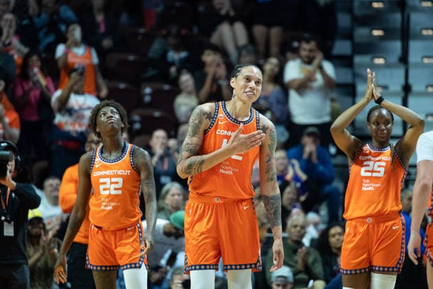 UNCASVILLE, CT - JUNE 22: Brittney Griner 42 of the Connecticut Sun reacts to applause from the crowd as she is announced as the WNBA, Basketball Damen, USA Ä™s all-time career block leader during the WNBA game between the Chicago Sky and the Connecticut Sun on June 22, 2026 at Mohegan Sun Arena in Uncasville, CT. Griner recorded her 878th career block during the game to become the WNBA™s all-time career block leader. (Photo by Erica Denhoff Icon Sportswire) WNBA: JUN 22 Chicago Sky at Connecticut Sun EDITORIAL USE ONLY Icon26062204