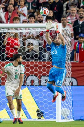 SANTA CLARA, CA - JUNE 22: Luca Zidane 23 of Algeria makes a save during the FIFA World Cup, WM, Weltmeisterschaft, Fussball Group J match between Jordan and Algeria on June 22, 2026 at San Francisco Bay Area Stadium in Santa Clara, CA. (Photo by Bob Kupbens Icon Sportswire) SOCCER: JUN 22 FIFA World Cup 26 Group J - Jordan vs Algeria EDITORIAL USE ONLY Icon260622043