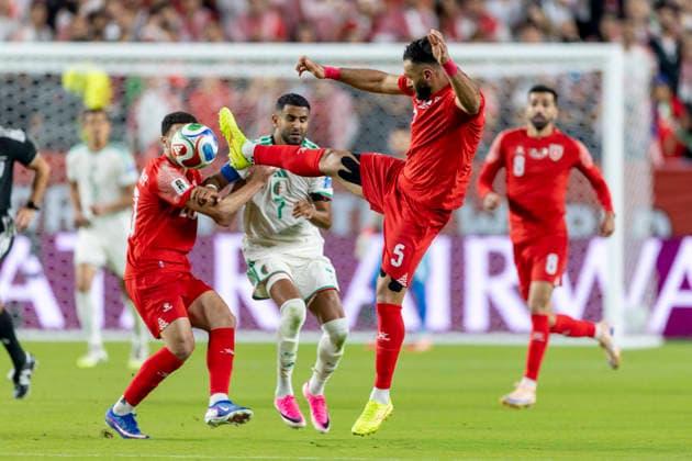 SANTA CLARA, CA - JUNE 22: Yazan Al-Arab 5 of Jordan controls the ball during the FIFA World Cup, WM, Weltmeisterschaft, Fussball Group J match between Jordan and Algeria on June 22, 2026 at San Francisco Bay Area Stadium in Santa Clara, CA. (Photo by Bob Kupbens Icon Sportswire) SOCCER: JUN 22 FIFA World Cup 26 Group J - Jordan vs Algeria EDITORIAL USE ONLY Icon260622044