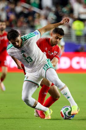 June 22, 2026, Santa Clara, California, USA: Santa Clara, USA - June 22 2026: Jaouen Hadjam 13 of Algeria and Mohammed Abu Zraiq 7 of Jordan fight for the ball during a FIFA World Cup, WM, Weltmeisterschaft, Fussball group match between Jordan and Algeria at San Francisco Bay Area Stadium Santa Clara USA - ZUMAp121 20260622_zsp_p121_053 Copyright: xChrisxPutnamx