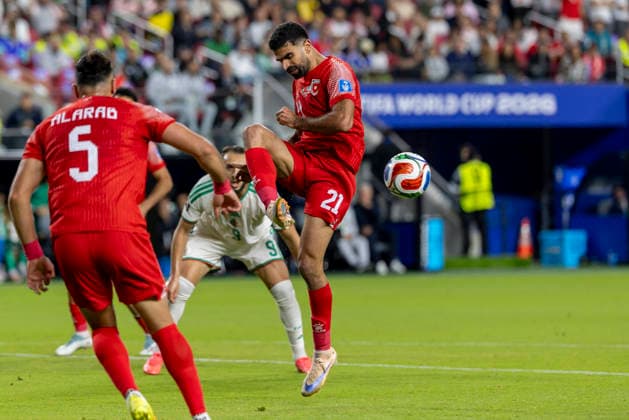 SANTA CLARA, CA - JUNE 22: Nizar Al-Rashdan 21 of Jordan clears the ball during the FIFA World Cup, WM, Weltmeisterschaft, Fussball Group J match between Jordan and Algeria on June 22, 2026 at San Francisco Bay Area Stadium in Santa Clara, CA. (Photo by Bob Kupbens Icon Sportswire) SOCCER: JUN 22 FIFA World Cup 26 Group J - Jordan vs Algeria EDITORIAL USE ONLY Icon260622055