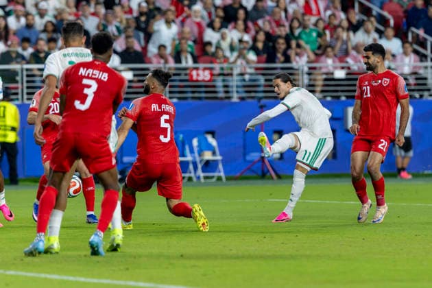 SANTA CLARA, CA - JUNE 22: Anis Hadj Moussa 11 of Algeria shoots during the FIFA World Cup, WM, Weltmeisterschaft, Fussball Group J match between Jordan and Algeria on June 22, 2026 at San Francisco Bay Area Stadium in Santa Clara, CA. (Photo by Bob Kupbens Icon Sportswire) SOCCER: JUN 22 FIFA World Cup 26 Group J - Jordan vs Algeria EDITORIAL USE ONLY Icon260622060