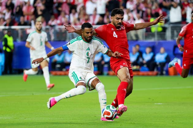 June 22, 2026, Santa Clara, California, USA: Santa Clara, USA - June 22 2026: Riyad Mahrez 7 of Algeria runs and shoots for goal during a FIFA World Cup, WM, Weltmeisterschaft, Fussball group match between Jordan and Algeria at San Francisco Bay Area Stadium Santa Clara USA - ZUMAp121 20260622_zsp_p121_112 Copyright: xChrisxPutnamx