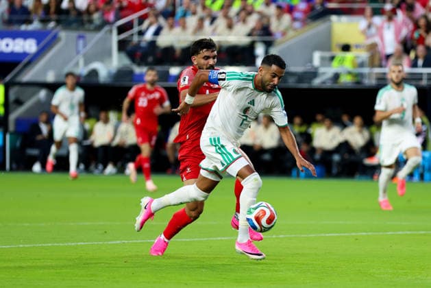 June 22, 2026, Santa Clara, California, USA: Santa Clara, USA - June 22 2026: Riyad Mahrez 7 of Algeria runs and shoots for goal during a FIFA World Cup, WM, Weltmeisterschaft, Fussball group match between Jordan and Algeria at San Francisco Bay Area Stadium Santa Clara USA - ZUMAp121 20260622_zsp_p121_111 Copyright: xChrisxPutnamx