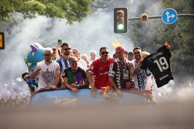 ESP: Malaga CF players celebrate their promotion to LaLiga Malaga CF players celebrate their promotion to LaLiga with fans during the parade through bus the streets of Malaga on June 22, 2026, in Malaga, Andalusia, Spain. Spain Futbol *** ESP Malaga CF players celebrate their promotion to LaLiga Malaga CF players celebrate their promotion to LaLiga with fans during a parade through the streets of Malaga on June 22, 2026, in Malaga, Andalusia, Spain Spain Soccer,detected_source_language Copyright: xAgenciaxLOFx