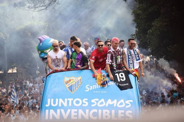 ESP: Malaga CF players celebrate their promotion to LaLiga Malaga CF players celebrate their promotion to LaLiga with fans during the parade through bus the streets of Malaga on June 22, 2026, in Malaga, Andalusia, Spain. Spain Futbol *** ESP Malaga CF players celebrate their promotion to LaLiga Malaga CF players celebrate their promotion to LaLiga with fans during a parade through the streets of Malaga on June 22, 2026, in Malaga, Andalusia, Spain Spain Soccer,detected_source_language Copyright: xAgenciaxLOFx