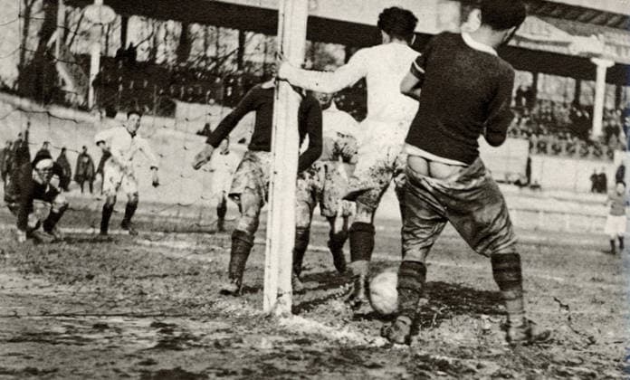RECORD DATE NOT STATED The football players during the match Torino-Piacenza, Turin, Italy 1915 