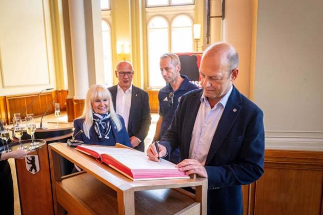 Basketball Berlin 23.06.2026 Saison 2025 2026 EasyCredit BBL 1. Bundesliga Alba Berlin ist Deutscher Meister 2026 Empfang beim Regierenden Bürgermeister von Berlin Kai Wegner im Roten Rathaus und Eintrag in das Goldene Buch der Stadt Berlin Marco Baldi *** Basketball Berlin, June 23, 2026; 2025–2026 Season; EasyCredit BBL 1 Bundesliga; Alba Berlin is the 2026 German Champion; Reception hosted by Kai Wegner, Governing Mayor of Berlin, at the Rotes Rathaus; and entry in the Golden Book of the City of Berlin; Marco Baldi,detected_source_language