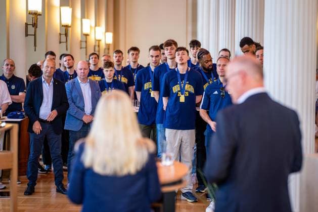 Basketball Berlin 23.06.2026 Saison 2025 2026 EasyCredit BBL 1. Bundesliga Alba Berlin ist Deutscher Meister 2026 Empfang beim Regierenden Bürgermeister von Berlin Kai Wegner im Roten Rathaus und Eintrag in das Goldene Buch der Stadt Berlin *** Basketball Berlin, June 23, 2026; 2025–2026 Season; EasyCredit BBL 1 Bundesliga; Alba Berlin is the 2026 German Champion; Reception hosted by Kai Wegner, Governing Mayor of Berlin, at the Rotes Rathaus; and entry in the Golden Book of the City of Berlin,detected_source_language