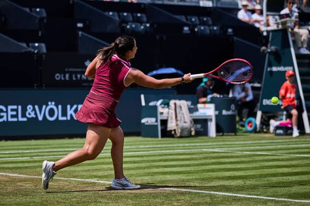 June 23, 2026, Bad Homburg, Hessen, Germany: Emma Navarro of United States returns with forehand to Eva Lys of Germany during the BAD HOMBURG OPEN powered by SOLARWATTT- WTA500 - Womens Tennis, 23.6.2026 in Bad Homburg (Tennis-Club Bad Homburg), Germany - Photo: Tennis 2026: Bad Hombug Open - WTA500: NAVARRO 7:6 6:3 LYS  - ZUMAs343 20260623_zsp_s343_057 Copyright: xMathiasxSchulzx
