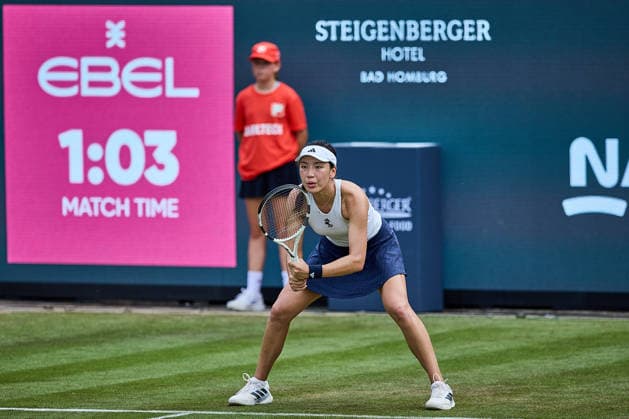 June 23, 2026, Bad Homburg, Hessen, Germany: Xinyu Wang of China is waiting for the service of Leylah Fernandez of Canada during the BAD HOMBURG OPEN powered by SOLARWATTT- WTA500 - Womens Tennis, 23.6.2026 in Bad Homburg (Tennis-Club Bad Homburg), Germany - Photo: Tennis 2026: Bad Hombug Open - WTA500: WANG 6:3 6:4 FERNANDEZ  - ZUMAs343 20260623_zsp_s343_078 Copyright: xMathiasxSchulzx