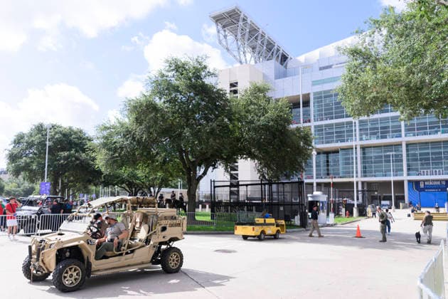 260623 Security personel in a vehicle outside Houston Stadium ahead the FIFA World Cup, WM, Weltmeisterschaft, Fussball 2026 football match between Portugal and Uzbekistan on June 23, 2026 in Houston. Photo: Ludvig Thunman BILDBYRAN kod LT LT0803 fotboll football soccer fotball vm fotbolls-vm fotball-vm fotbolls-vm 2026 fifa world cup 2026 day 13 bbeng security säkerhet *** June 23, 2026  Copyright: LUDVIGxTHUNMAN BB260623LT006