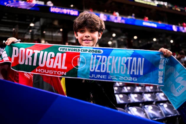 260623 A child holds up a match day scarf ahead of the FIFA World Cup, WM, Weltmeisterschaft, Fussball 2026 football match between Portugal and Uzbekistan on June 23, 2026 in Houston. Photo: Ludvig Thunman BILDBYRAN kod LT LT0803 fotboll football soccer fotball vm fotbolls-vm fotball-vm fotbolls-vm 2026 fifa world cup 2026 day 13 bbeng publik halsduk *** 260623 A child holds up a match-day scarf ahead of the 2026 FIFA World Cup soccer match between Portugal and Uzbekistan on June 23, 2026 in Houston. Photo by Ludvig Thunman. BILDBYRAN code LT LT0803 soccer football fotball World Cup soccer World Cup 2026 FIFA World Cup 2026 Day 13 BBENG audience scarf,detected_source_language  Copyright: LUDVIGxTHUNMAN BB260623LT008
