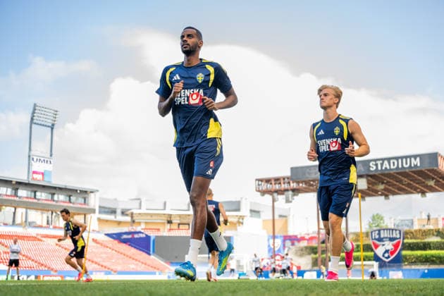 260623 Alexander Isak and Lucas Bergvall of the Swedish national football team at a training session during day 13 of the FIFA World Cup, WM, Weltmeisterschaft, Fussball 2026 on June 23, 2026 in Dallas. Photo: Petter Arvidson BILDBYRAN kod PA PA1250 fotboll football soccer fotball vm fotbolls-vm fotball-vm fotbolls-vm 2026 fifa world cup 2026 träning practice training sverige sweden sverige a day 13 bbeng *** June 23, 2026  Copyright: PETTERxARVIDSON BB260623PA001