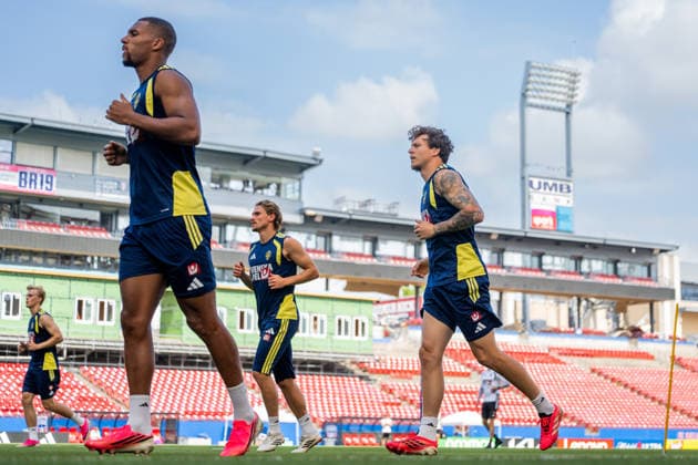 260623 Isak Hien, Carl Starfelt and Victor Nilsson Lindelöf of the Swedish national football team at a training session during day 13 of the FIFA World Cup, WM, Weltmeisterschaft, Fussball 2026 on June 23, 2026 in Dallas. Photo: Petter Arvidson BILDBYRAN kod PA PA1250 fotboll football soccer fotball vm fotbolls-vm fotball-vm fotbolls-vm 2026 fifa world cup 2026 träning practice training sverige sweden sverige a day 13 bbeng *** June 23, 2026  Copyright: PETTERxARVIDSON BB260623PA002