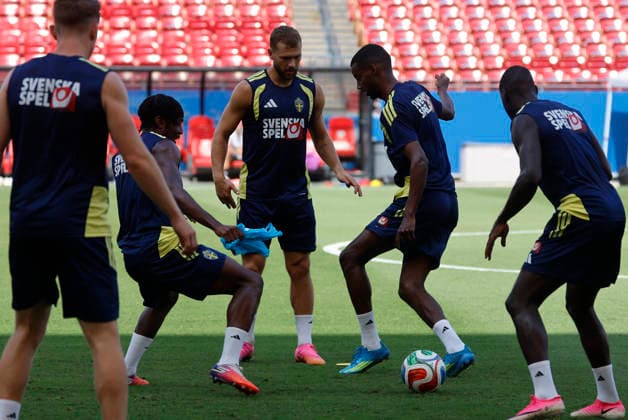 Sweden s players take part in a training session held at FC Dallas Stadium, in Dallas, United States, 23 June 2026. Sweden will face Japan in their 2026 FIFA World Cup, WM, Weltmeisterschaft, Fussball Group F soccer match on 26 June. 2026 FIFA World Cup - Group F - Sweden s training session !ACHTUNG: NUR REDAKTIONELLE NUTZUNG!  Copyright: xMariscalx GRAF4197 20260623-55020684674_1