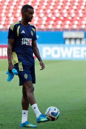 Sweden s Alexander Isak takes part in a training session held at FC Dallas Stadium, in Dallas, United States, 23 June 2026. Sweden will face Japan in their 2026 FIFA World Cup, WM, Weltmeisterschaft, Fussball Group F soccer match on 26 June. 2026 FIFA World Cup - Group F - Sweden s training session !ACHTUNG: NUR REDAKTIONELLE NUTZUNG!  Copyright: xMariscalx GRAF4227 20260623-55020684745_1