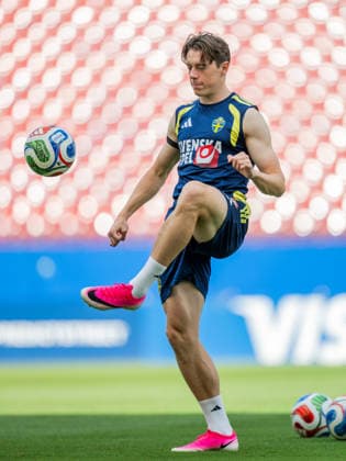 260623 Elliot Stroud of the Swedish national football team at a training session during day 13 of the FIFA World Cup, WM, Weltmeisterschaft, Fussball 2026 on June 23, 2026 in Dallas. Photo: Petter Arvidson BILDBYRAN kod PA PA1250 fotboll football soccer fotball vm fotbolls-vm fotball-vm fotbolls-vm 2026 fifa world cup 2026 träning practice training sverige sweden sverige a day 13 bbeng *** June 23, 2026  Copyright: PETTERxARVIDSON BB260623PA011