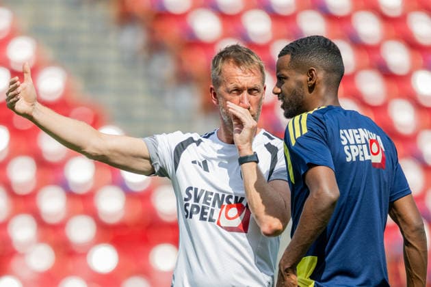 260623 Head coach Graham Potter and Alexander Isak of the Swedish national football team at a training session during day 13 of the FIFA World Cup, WM, Weltmeisterschaft, Fussball 2026 on June 23, 2026 in Dallas. Photo: Petter Arvidson BILDBYRAN kod PA PA1250 fotboll football soccer fotball vm fotbolls-vm fotball-vm fotbolls-vm 2026 fifa world cup 2026 träning practice training sverige sweden sverige a day 13 bbeng *** 260623 Head coach Graham Potter and Alexander Isak of the Swedish national soccer team at a training session on day 13 of the 2026 FIFA World Cup on June 23, 2026 in Dallas. Photo by Petter Arvidson, BILDBYRAN. Code  Copyright: PETTERxARVIDSON BB260623PA012