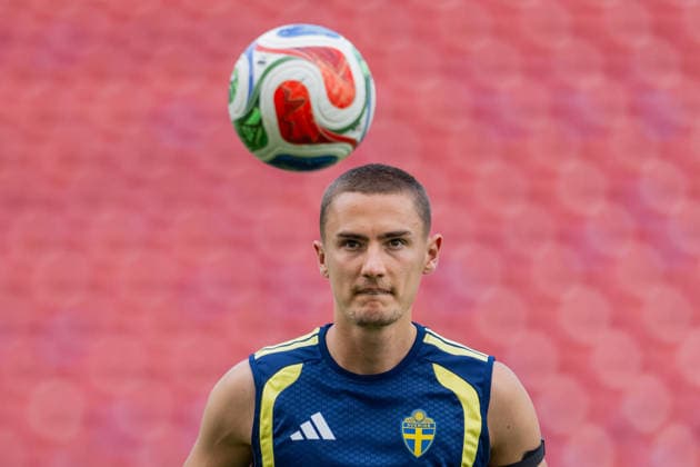 260623 Gustaf Lagerbielke of the Swedish national football team at a training session during day 13 of the FIFA World Cup, WM, Weltmeisterschaft, Fussball 2026 on June 23, 2026 in Dallas. Photo: Petter Arvidson BILDBYRAN kod PA PA1250 fotboll football soccer fotball vm fotbolls-vm fotball-vm fotbolls-vm 2026 fifa world cup 2026 träning practice training sverige sweden sverige a day 13 bbeng *** June 23, 2026  Copyright: PETTERxARVIDSON BB260623PA014