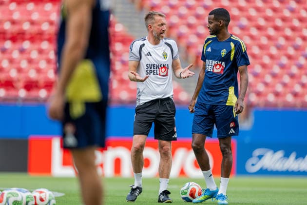 260623 Head coach Graham Potter and Alexander Isak of the Swedish national football team at a training session during day 13 of the FIFA World Cup, WM, Weltmeisterschaft, Fussball 2026 on June 23, 2026 in Dallas. Photo: Petter Arvidson BILDBYRAN kod PA PA1250 fotboll football soccer fotball vm fotbolls-vm fotball-vm fotbolls-vm 2026 fifa world cup 2026 träning practice training sverige sweden sverige a day 13 bbeng *** 260623 Head coach Graham Potter and Alexander Isak of the Swedish national soccer team at a training session on day 13 of the 2026 FIFA World Cup on June 23, 2026 in Dallas. Photo by Petter Arvidson, BILDBYRAN. Code  Copyright: PETTERxARVIDSON BB260623PA016