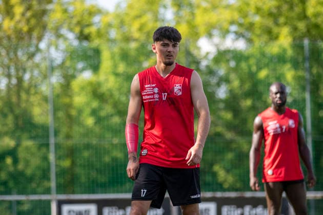 GER, Erfurt, Fussball, Trainingsstart, Trainingsauftakt, oeffentliches Training FC Rot-Weiss Erfurt im Bild v.l.: Dustin Forkel (FC Rot-Weiß Erfurt 17), 23.06.2026, Sportzentrum Cyriaksgebreite Erfurt DFB REGULATIONS PROHIBIT ANY USE OF PHOTOGRAPHS AS IMAGE SEQUENCES AND OR QUASI-VIDEO, *** GER, Erfurt, Soccer, Start of Training, Kickoff of Training, Public Training Session for FC Rot-Weiss Erfurt (pictured, from left Copyright: HMBxMedia PaulxFritz
