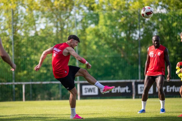 GER, Erfurt, Fussball, Trainingsstart, Trainingsauftakt, oeffentliches Training FC Rot-Weiss Erfurt im Bild v.l.: Dustin Forkel (FC Rot-Weiß Erfurt 17), Aktion mit Ball 23.06.2026, Sportzentrum Cyriaksgebreite Erfurt DFB REGULATIONS PROHIBIT ANY USE OF PHOTOGRAPHS AS IMAGE SEQUENCES AND OR QUASI-VIDEO, *** GER, Erfurt, Soccer, Start of Training, Kickoff of Training, Public Training Session of FC Rot-Weiss Erfurt in the photo (from left) Copyright: HMBxMedia PaulxFritz