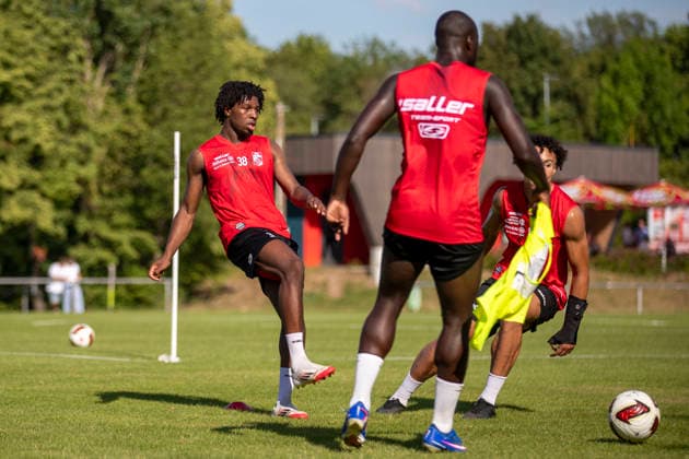 GER, Erfurt, Fussball, Trainingsstart, Trainingsauftakt, oeffentliches Training FC Rot-Weiss Erfurt im Bild v.l.: Ayooluwa Adesida (FC Rot-Weiß Erfurt 38), Aktion mit Ball 23.06.2026, Sportzentrum Cyriaksgebreite Erfurt DFB REGULATIONS PROHIBIT ANY USE OF PHOTOGRAPHS AS IMAGE SEQUENCES AND OR QUASI-VIDEO, *** GER, Erfurt, Soccer, Start of Training, Kickoff of Training, FC Rot-Weiss Erfurt Public Training Session (Pictured, from left Copyright: HMBxMedia PaulxFritz