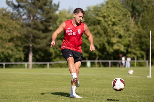 GER, Erfurt, Fussball, Trainingsstart, Trainingsauftakt, oeffentliches Training FC Rot-Weiss Erfurt im Bild v.l.: Lucas Falcao (FC Rot-Weiß Erfurt 55), Aktion mit Ball 23.06.2026, Sportzentrum Cyriaksgebreite Erfurt DFB REGULATIONS PROHIBIT ANY USE OF PHOTOGRAPHS AS IMAGE SEQUENCES AND OR QUASI-VIDEO, *** GER, Erfurt, Soccer, Start of Training, Kickoff of Training, Public Training Session of FC Rot-Weiss Erfurt in the photo (from left) Copyright: HMBxMedia PaulxFritz