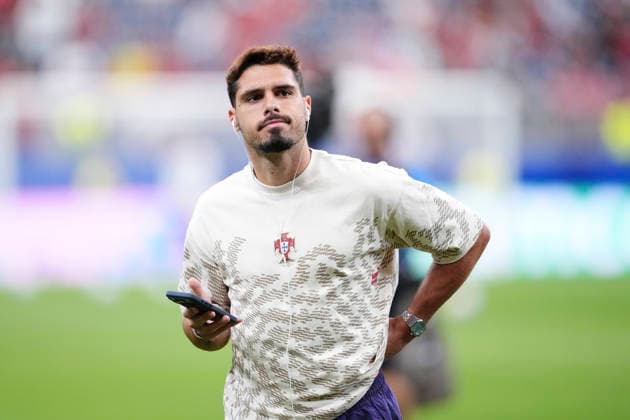 June 23, 2026, Houston, Texas, United States: Pedro Neto of Portugal looks on during the FIFA World Cup, WM, Weltmeisterschaft, Fussball 2026 Group K match between Portugal and Uzbekistan at Houston Stadium on June 23, 2026 in Houston, Texas. Portugal V Uzbekistan: Group K - FIFA World Cup 2026  - ZUMAa181 20260623_zaa_a181_031 Copyright: xJosexBretonx