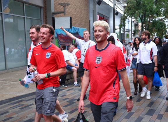Foxborough, USA, 23rd June 2026. England fans make their way to the stadium before during the England vs Ghana FIFA World Cup, WM, Weltmeisterschaft, Fussball match at Gillette Stadium, Foxborough. Picture credit should read: Paul Terry Sportimage EDITORIAL USE ONLY. No use with unauthorised audio, video, data, fixture lists, club league logos or live services. Online in-match use limited to 120 images, no video emulation. No use in betting, games or single club league player publications. SPI_002_PT_Eng_Ghana SPI-4840-0002