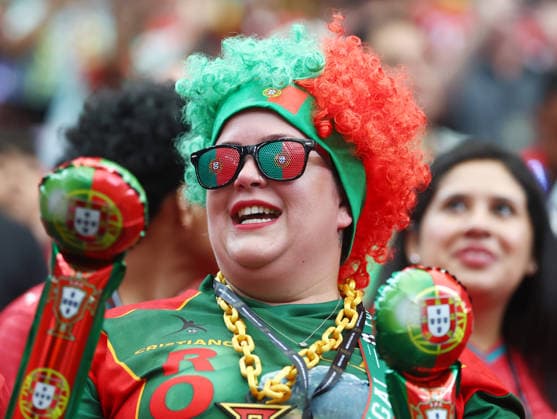 A fan of Portugal shows her support before the start of a FIFA World Cup, WM, Weltmeisterschaft, Fussball match against Uzbekistan at Houston Stadium in Houston, Texas, on Tuesday, June 23, 2026.  HOU20260623903 CHRISTIANxBRUNSKILL