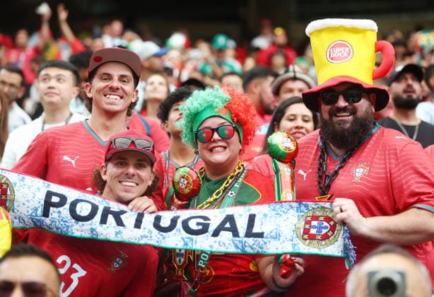 Fan s of Portugal shows their support before the start of a FIFA World Cup, WM, Weltmeisterschaft, Fussball match against Uzbekistan at Houston Stadium in Houston, Texas, on Tuesday, June 23, 2026.  HOU20260623904 CHRISTIANxBRUNSKILL
