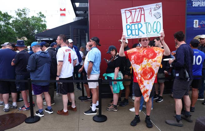 Foxborough, USA, 23rd June 2026. A pizza company employee holds up a signs promoting his take away before the England vs Ghana FIFA World Cup, WM, Weltmeisterschaft, Fussball match at Gillette Stadium, Foxborough. Picture credit should read: Paul Terry Sportimage EDITORIAL USE ONLY. No use with unauthorised audio, video, data, fixture lists, club league logos or live services. Online in-match use limited to 120 images, no video emulation. No use in betting, games or single club league player publications. SPI_014_PT_Eng_Ghana SPI-4840-0014
