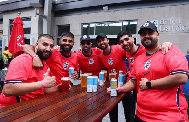 Foxborough, USA, 23rd June 2026. England fans gather before the England vs Ghana FIFA World Cup, WM, Weltmeisterschaft, Fussball match at Gillette Stadium, Foxborough. Picture credit should read: Paul Terry Sportimage EDITORIAL USE ONLY. No use with unauthorised audio, video, data, fixture lists, club league logos or live services. Online in-match use limited to 120 images, no video emulation. No use in betting, games or single club league player publications. SPI_017_PT_Eng_Ghana SPI-4840-0017