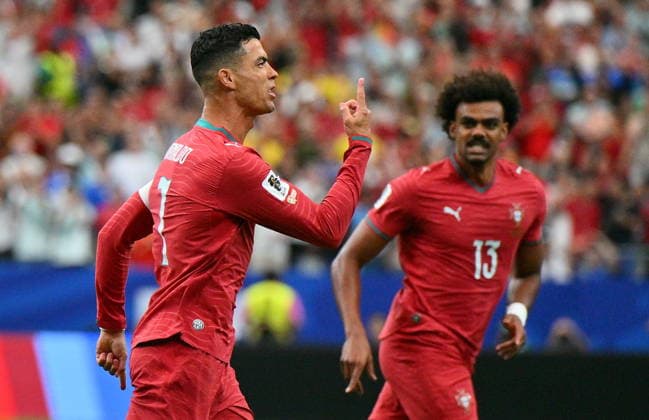 FIFA World Cup, WM, Weltmeisterschaft, Fussball 2026 - Group K - Portugal vs Uzbekistan Cristiano Ronaldo of Portugal (L) celebrates scoring the 1-0 during the FIFA World Cup 2026 group stage match Portugal against Uzbekistan, in Houston, USA, 23 June 2026. HOUSTON United States  Copyright: xSAMxWASSONx
