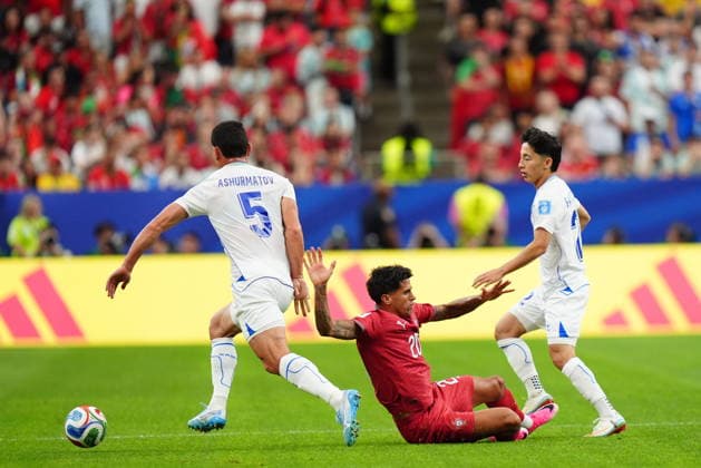 Portugal v Uzbekistan - FIFA World Cup, WM, Weltmeisterschaft, Fussball 2026 - Group K HOUSTON, USA - JUNE 23: Joao Cancelo (20) of Portugal in action against Rustam Ashurmatov of Uzbekistan during the 2026 FIFA World Cup First Stage Group K match between Portugal and Uzbekistan at NRG Stadium (Houston Stadium) in Houston, Texas, United States on June 23, 2026. Hakan Akgun Anadolu Texas United States. Editorial use only. Please get in touch for any other usage.  Copyright: x2026xAnadoluxHakanxAkgunx