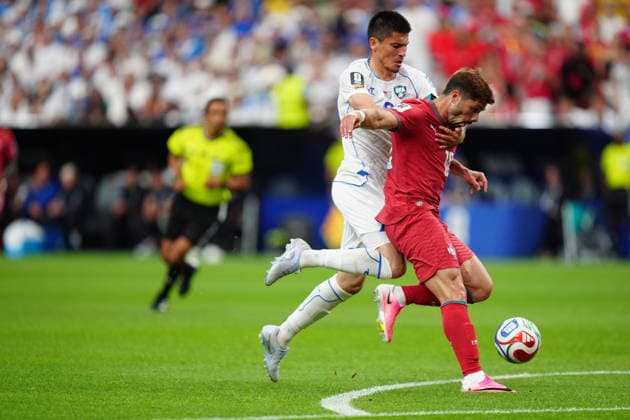 Portugal v Uzbekistan - FIFA World Cup, WM, Weltmeisterschaft, Fussball 2026 - Group K HOUSTON, USA - JUNE 23: Ruben Dias (R) of Portugal in action during the 2026 FIFA World Cup First Stage Group K match between Portugal and Uzbekistan at NRG Stadium (Houston Stadium) in Houston, Texas, United States on June 23, 2026. Hakan Akgun Anadolu Texas United States. Editorial use only. Please get in touch for any other usage.  Copyright: x2026xAnadoluxHakanxAkgunx