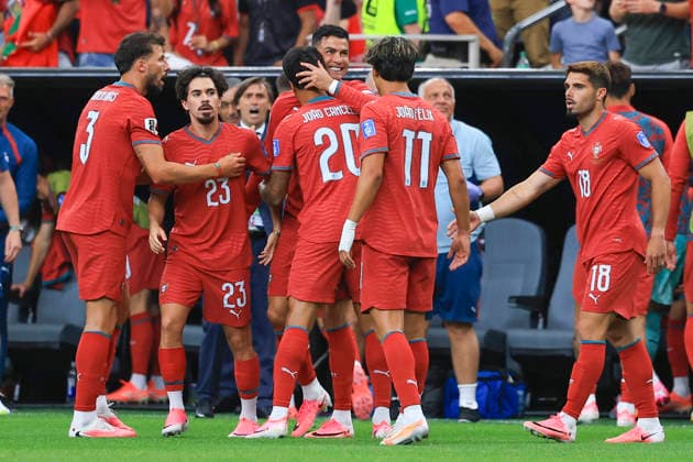 Cristiano Ronaldo (C) of Portugal celebrates with temmates after scoring the 1-0 during the Group K soccer match between Portugal and Uzbekistan at the 2026 FIFA World Cup, WM, Weltmeisterschaft, Fussball 2026 group stage match at the Houston stadium, United States, 23 June 2026. FIFA World Cup 2026 - Group K - Portugal vs Uzbekistan !ACHTUNG: NUR REDAKTIONELLE NUTZUNG!  Copyright: xCarlosxRamirezx GRAF4315 20260623-55020685510_1