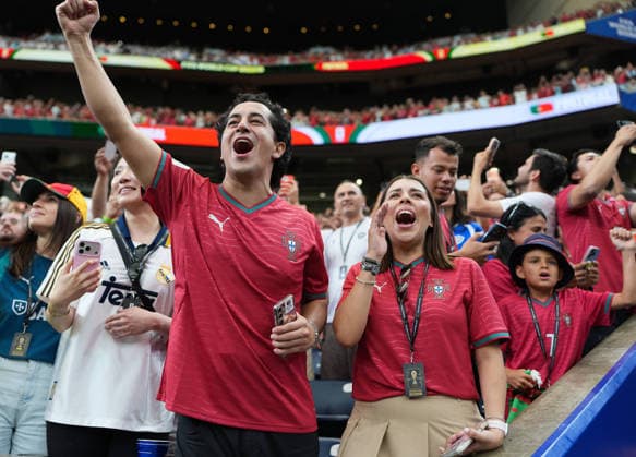 (260624) -- HOUSTON, June 24, 2026 -- Fans cheer before the group K match between Portugal and Uzbekistan at the 2026 FIFA World Cup, WM, Weltmeisterschaft, Fussball at Houston Stadium in Houston, the United States, June 23, 2026. ) (SP)U.S.-HOUSTON-FOOTBALL-FIFA WORLD CUP-GROUP K-POR VS UZB XiaoxYijiu 