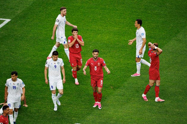 Joao Neves, Bruno Fernandes and Pedro Neto seen during FIFA World Cup, WM, Weltmeisterschaft, Fussball 2026 game between national teams of Portugal and Uzbekistan (Grzegorz Wajda Ball Raw Images) Houston Houston Stadium USA Copyright: xGrzegorzxWajdax grzegorzwajda_portugal_uzbekistan_2526_3-9