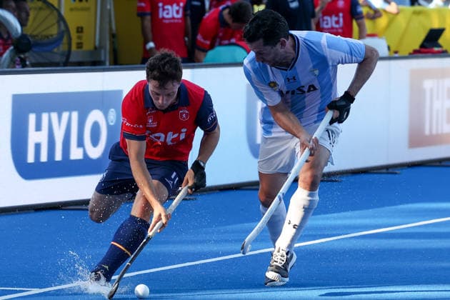 2026_06_23, FIH Hockey Pro League, Argentinien vs Spanien , Männer, Ernst-Reuter-Sportfeld Gerard Clapes (Spanien, 11) , Nicolas Della Torre (Argentinien, 10) Berlin Berlin Germany *** June 23, 2026, FIH Hockey Pro League, Argentina vs. Spain, Men, Ernst Reuter Sportfeld Gerard Clapes (Spain), 11; Nicolas Della Torre (Argentina), 10, Berlin, Berlin, Germany,detected_source_language