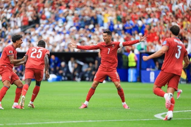 Nuno Mendes (25) of Portugal celebrates with teammates after scoring the 2-0 goal during the Group K soccer match between Portugal and Uzbekistan at the 2026 FIFA World Cup, WM, Weltmeisterschaft, Fussball 2026 group stage match at the Houston stadium, United States, 23 June 2026. FIFA World Cup 2026 - Group K - Portugal vs Uzbekistan !ACHTUNG: NUR REDAKTIONELLE NUTZUNG!  Copyright: xCarlosxRamirezx GRAF4320 0859840260st
