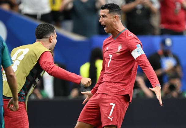 (260624) -- HOUSTON, June 24, 2026 -- Cristiano Ronaldo (R) of Portugal celebrates scoring with teammates during the group K match between Portugal and Uzbekistan at the 2026 FIFA World Cup, WM, Weltmeisterschaft, Fussball at Houston Stadium in Houston, the United States, June 23, 2026. ) (SP)U.S.-HOUSTON-FOOTBALL-FIFA WORLD CUP-GROUP K-POR VS UZB XiaoxYijiu 
