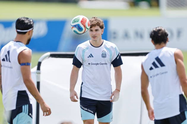 Argentina s Julian Alvarez reacts during a training session at the Sporting KC Training Center in Kansas, United Startes, 23 June 2026. Argentina national team, Nationalteam training session !ACHTUNG: NUR REDAKTIONELLE NUTZUNG!  Copyright: xJuanxIgnacioxRoncoronix GRAF4325 20260623-55020685854_1