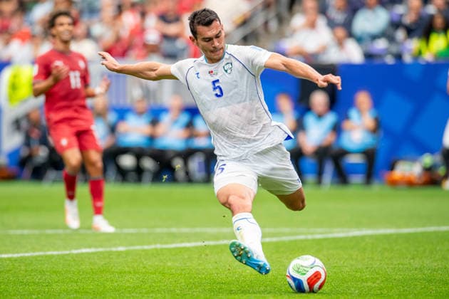 June 23, 2026: Uzbekistan defender Ruslam Ashurmatov (5) controls the ball during a FIFA World Cup, WM, Weltmeisterschaft, Fussball Group K match between Portugal and Uzbekistan in Houston, TX. .. CSM FIFA World Cup 2026: Portugal Vs Uzbekistan JUN 23  - ZUMAc04_ 20260623_faf_c04_022 Copyright: xTraskxSmithx