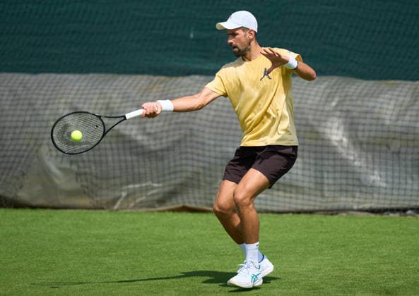 2026 Wimbledon, June 23, Practice LONDON, - JUNE 23: Novak Djokovic of Serbia plays a forehand during the 2026 Wimbledon, June 23, Practice at The all England club, Wimbledon on June 23, 2026 in London, GBR. London The all England club, Wimbledon GBR Copyright: xPeterxvanxdenxBerg ISIxPhotosx 9411