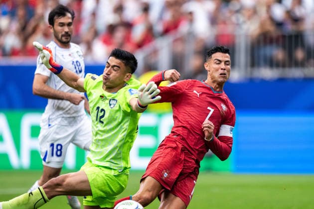 260623 goalkeeper Abduvohid Nematov of Uzbekistan and Cristiano Ronaldo of Portugal during the FIFA World Cup, WM, Weltmeisterschaft, Fussball 2026 football match between Portugal and Uzbekistan on June 23, 2026 in Houston. Photo: Ludvig Thunman BILDBYRAN kod LT LT0803 fotboll football soccer fotball vm fotbolls-vm fotball-vm fotbolls-vm 2026 fifa world cup 2026 day 13 bbeng *** June 23, 2026  Copyright: LUDVIGxTHUNMAN BB260623LT022