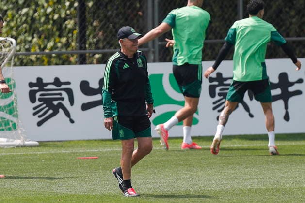2026 FIFA World Cup, WM, Weltmeisterschaft, Fussball - Group A - Mexico s training session Mexico s head coach Javier Aguirre leads a training session in Mexico City, Mexico, 23 June 2026. Mexico will face Czech Republic in their 2026 FIFA World Cup Group A soccer match on 25 June. Mexico City Mexico  Copyright: xISAACxESQUIVELx